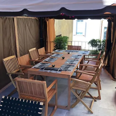 Апартаменты Cozystay - 1124 - 3-bedroom In The Heart Of With Terrace