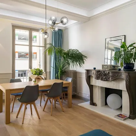 Апартаменты Cozystay - 1124 - 3-bedroom In The Heart Of With Terrace *