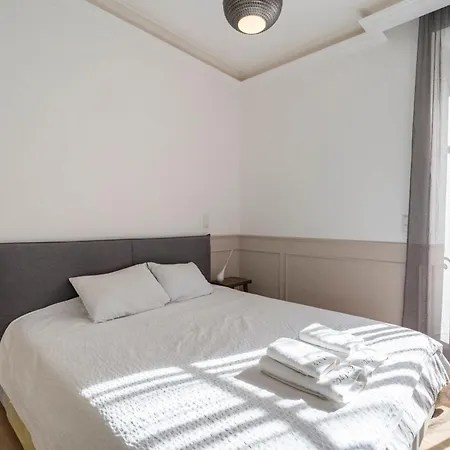Cozystay - 1124 - 3-bedroom In The Heart Of With Terrace *
