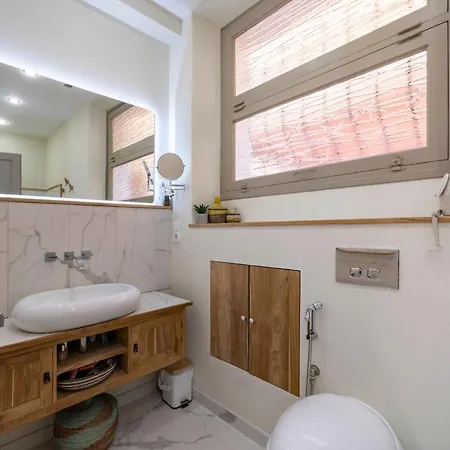 Cozystay - 1124 - 3-bedroom In The Heart Of With Terrace