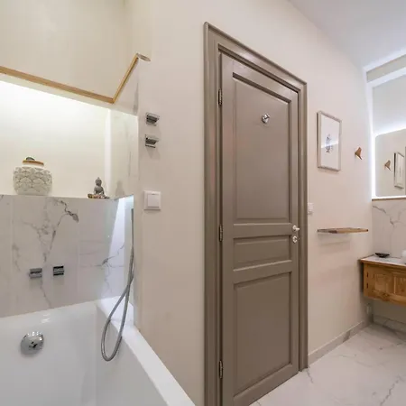 Cozystay - 1124 - 3-bedroom In The Heart Of With Terrace Апартаменты *