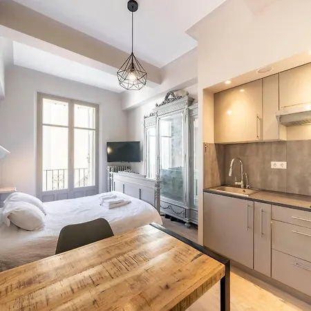 Cozystay - 1124 - 3-bedroom In The Heart Of With Terrace