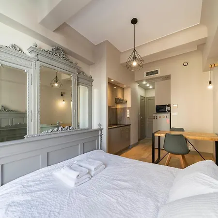 Cozystay - 1124 - 3-bedroom In The Heart Of With Terrace Апартаменты