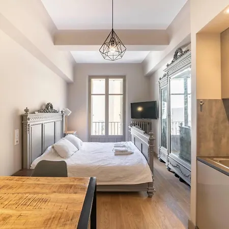 Апартаменты Cozystay - 1124 - 3-bedroom In The Heart Of With Terrace *