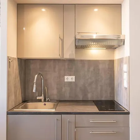 Апартаменты Cozystay - 1124 - 3-bedroom In The Heart Of With Terrace *