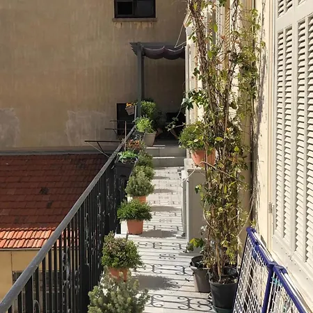 Апартаменты Cozystay - 1124 - 3-bedroom In The Heart Of With Terrace