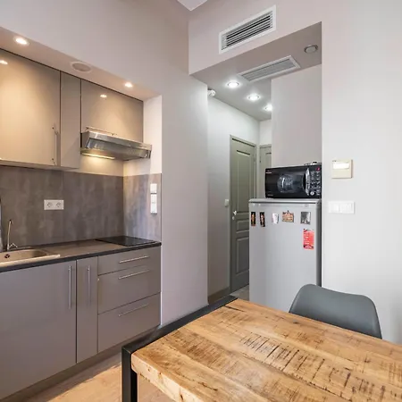 Cozystay - 1124 - 3-bedroom In The Heart Of With Terrace Апартаменты *
